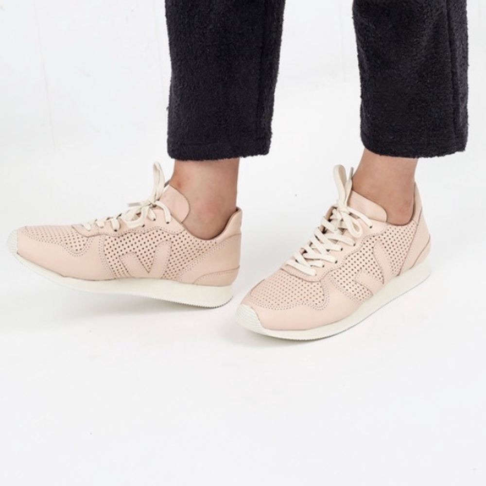 Veja Nude Pink Holiday Bastille Sneakers